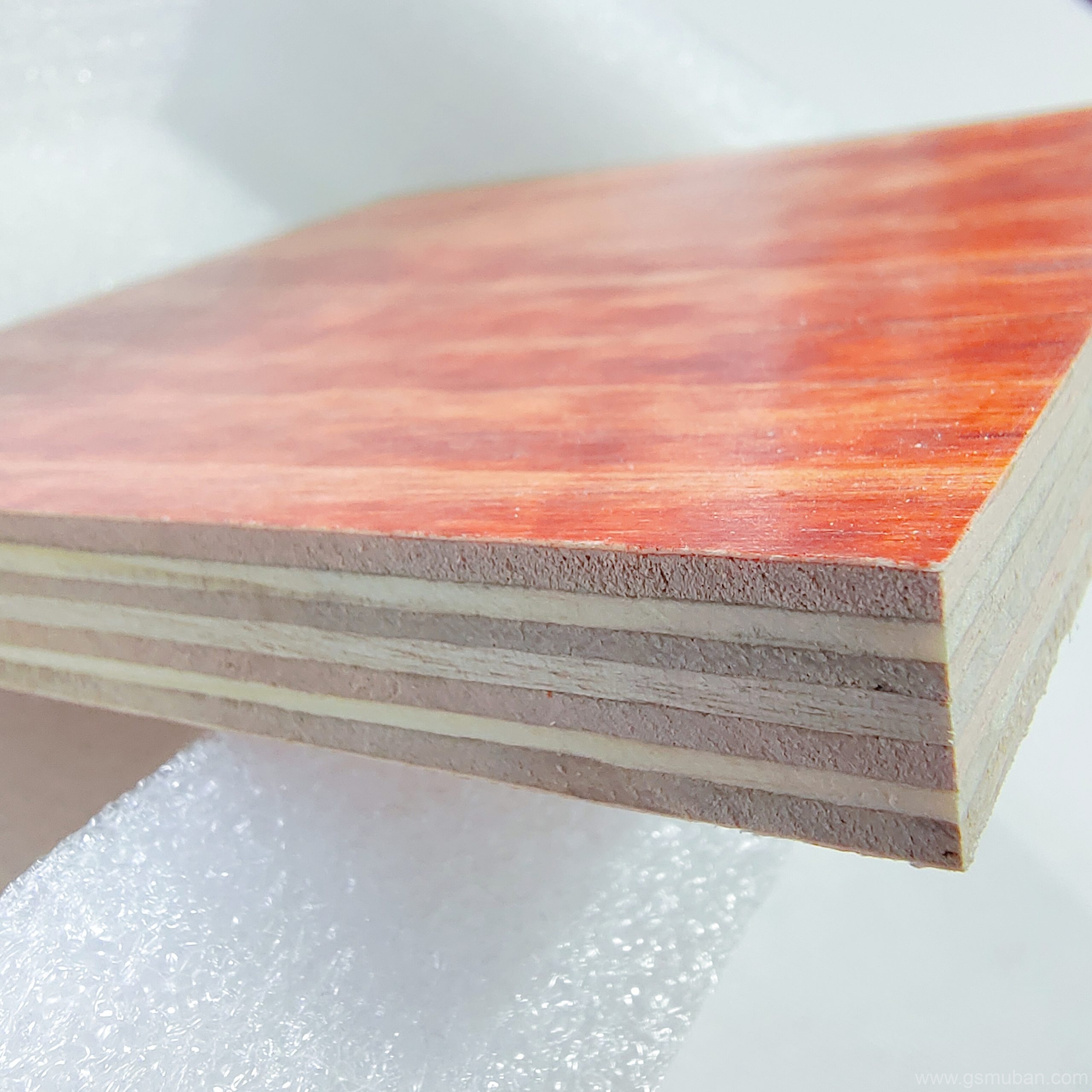 優(yōu) 質(zhì)建筑模板廠(chǎng)家推薦：如何選擇高性?xún)r(jià)比施工材料？